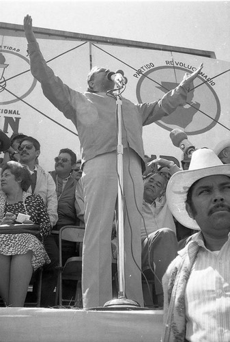 Presidential Candidate Ángel Aníbal Guevara speaks to crowd of people at campaign rally, Guatemala City, 1982