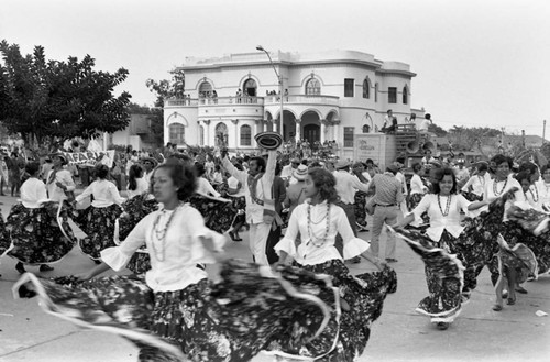 Cumbiamba Agua P'a Mi dancers performing, Barranquilla, Colombia, 1977