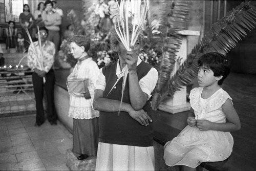 Little girl looks up, San Salvador, 1983