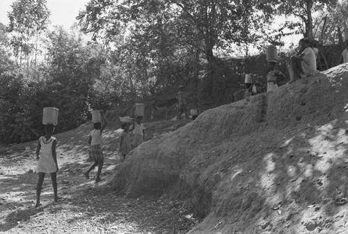 Girls collecting water at river, San Basilio de Palenque, ca. 1978