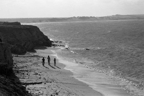 People on beach, La Guajira, Colombia, 1976