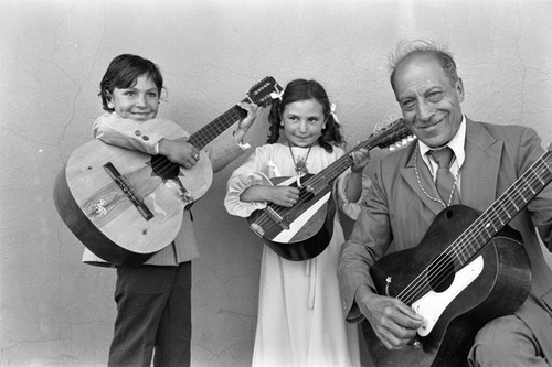 Three musicians, Tunjuelito, Colombia, 1977