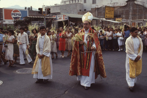 Archbishop Arturo Rivera y Damas walking to the cathedral, San Salvador, El Salvador, 1982