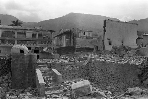 Destroyed buildings and ruins, Berlín, 1983