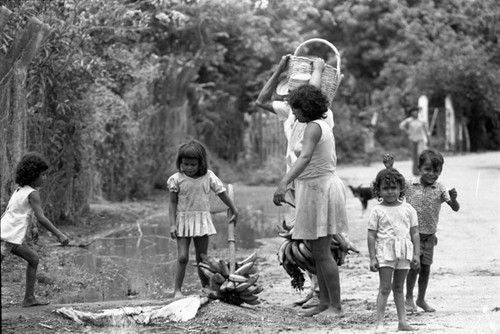 Returning home, La Chamba, Colombia, 1975