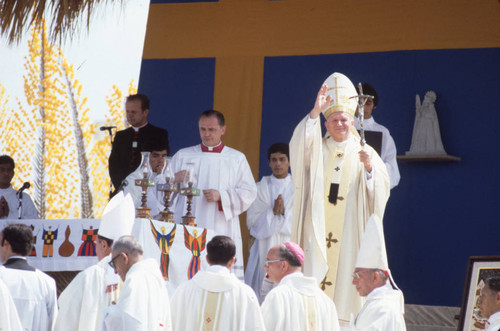 Pope John Paul II preparing to celebrate Mass, San Salvador, El Salvador, 1983