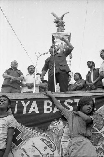 José Napoleón Duarte speaks at plaza de La Libertad, San Salvador, 1982