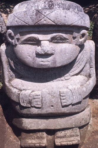 Statue of a woman, close-up, San Agustín, Colombia, 1975