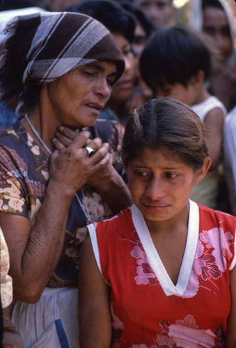 Two women crying at a funeral, Berlín, Usulután, 1983