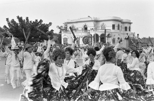 Cumbiamba Agua P'a Mi dancers performing, Barranquilla, Colombia, 1977