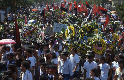 A large crowd participates in a funeral procession, Nicaragua, 1984