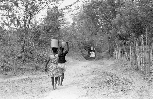 Women head-carrying water buckets, San Basilio de Palenque, 1977