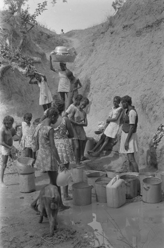 Women and girls collecting water, San Basilio de Palenque, Colombia, 1977