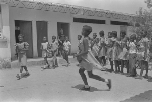 Students lining up outside classroom, San Basilio de Palenque, ca. 1978