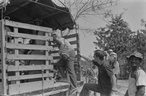 Nina S. de Friedemann and Richard Cross get on a truck, San Basilio del Palenque, ca. 1978