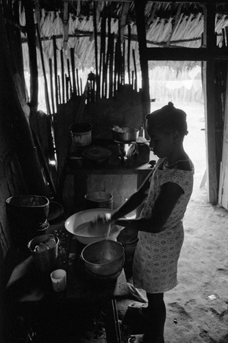 Woman preparing food, San Basilio de Palenque, 1976