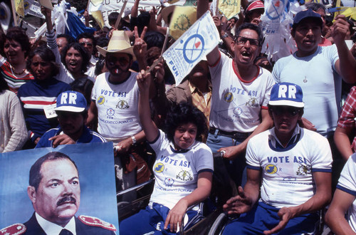 A group of people at presidential candidate Ángel Aníbal Guevara's campaign rally, Guatemala City, 1982