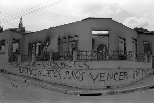 Political slogans on the walls of destroyed buildings, Berlín, 1983