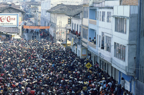 Large crowd at the Blacks and Whites Carnival, Nariño, Colombia, 1979