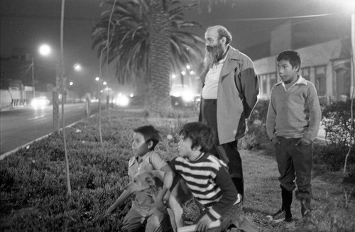 Man with children, Mexico City, 1982