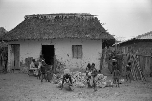 Children transporting rocks, San Basilio de Palenque, 1977