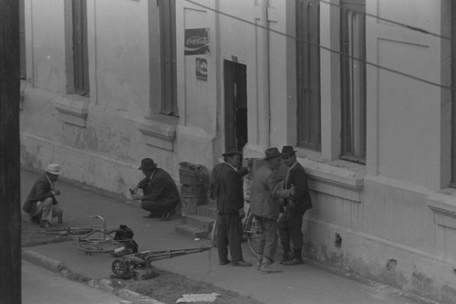 Daytime socializing, Bogotá, Colombia, 1976