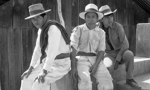 Three men sitting, Chajul, 1982