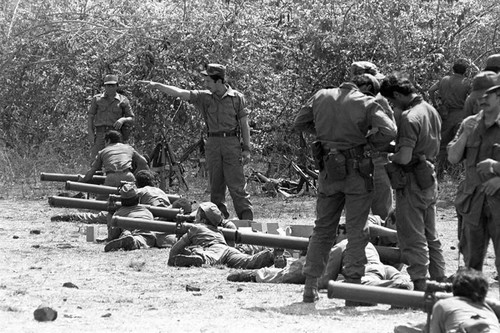 Soldiers learn how to use mortars, Ilopango, 1983