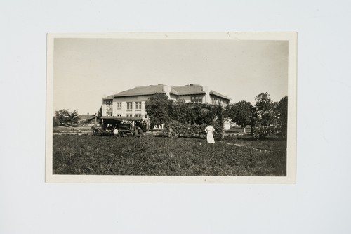 Picnic Day: Tractor and Float, Side View