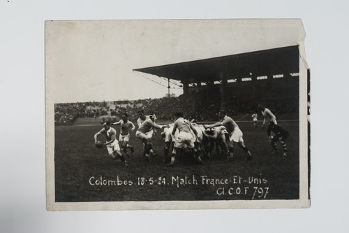 France versus United States at Colombes: Players in Scrum