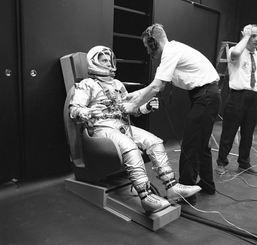 PictionID:42186537 - Catalog:14_002084 - Title:Spacesuit Anthropometrics