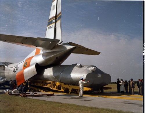 PictionID:43328555 - Catalog:14_004975 - Title:Atlas 43D Details: Air Transport; Unloading C-133