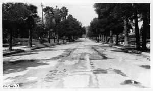 Oak Street grade crossing, Southern Pacific Pasadena Branch, South Pasadena, looking west on Oak Street showing restricted visibility, Los Angeles County, 1926