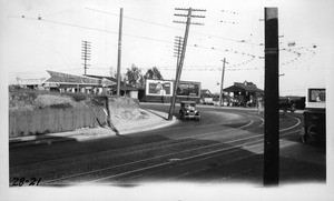 Looking easterly showing leaning pole at northwest corner of 7th and Boyle Avenue, Los Angeles, 1928