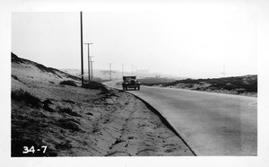 Picture showing low sand shoulders along Vista del Mar in Los Angeles City between Playa del Rey and El Segundo, 1934