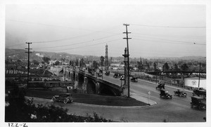 Showing traffic over North Broadway bridge from Elysian Park, Los Angeles, 1922