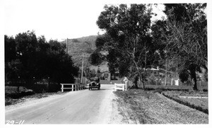 Looking westerly on Laurel Canyon Road at bridge located about 150 feet east of Pacoima Avenue, Los Angeles, 1929