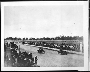 Agricultural Park race of 1903. Peerless driven by C.F. Turner in lead. Three cars entered: C.F. Turner, A. Evans (shown 2nd in picture) also in Peerless, and 3rd car (not shown), Warran Curliant(?) in Winton. Race time: 8min., 55sec., 1903