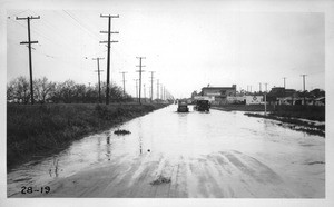 Intersection of north roadway of Venice Boulevard and Sepulveda Boulevard looking west from point east of Sepulveda Boulevard, Los Angeles, 1928