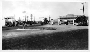 Intersection San Fernando Road and Hathaway Street at Walker's Service Station north of Pacoima Wash near San Fernando Road, Los Angeles, 1929