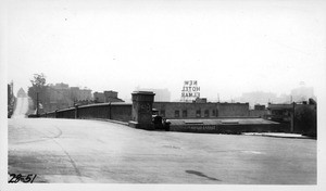 Looking southwesterly through intersection of Hope and 2nd Streets showing wall which obstructs vision, Los Angeles, 1928