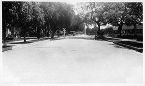 Lyndon Street grade crossing, Southern Pacific Pasadena Branch, South Pasadena, looking east on Lyndon showing restricted visibility, Los Angeles County, 1926