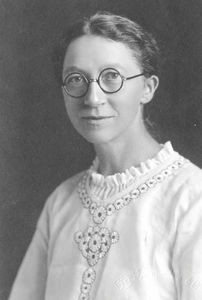 Astrid Poulsen b. 20. 11. 1890 in Vistoft. Teacher 1920. Emission to China: 1921. Dagushan from