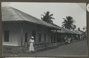 Sister Frieda Jentzsch at a street corner, Tanga, Tanzania, ca.1930-1940