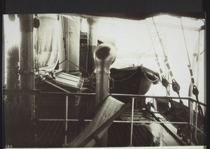 Deck of a steamer. Ventilation-hose w. ring; bridge; skylight; ventilator; wire ropes for masts; chimney; steam-pipe; life boat; landing boat