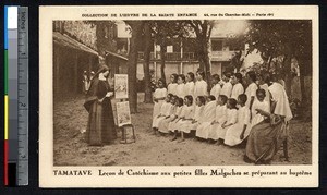 Missionary sister teaching girls, Toamasina, Madagascar, ca.1900-1930