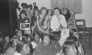 West Bengal, Nordindien. Fra indvielsen af den nye Narainpur Kirke, 1971. (Midt i billedet ses missionær Grethe Madsen)