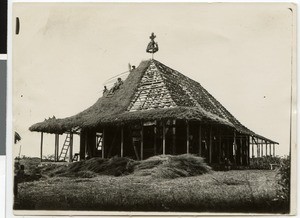 Roofing of the first house of the mission station, Ayra, Ethiopia, ca.1929-1931