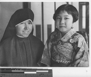 Maryknoll sister and young Japanese girl at Fushun, China, 1936