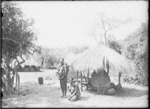 Indigenous women and children, Makulane, Mozambique, ca. 1901-1907